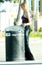 HAILEY VLAUSON Out in Huntington Beach 01/31/2018