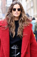 IZABEL GOULART Out and About in Milan 02/25/2018