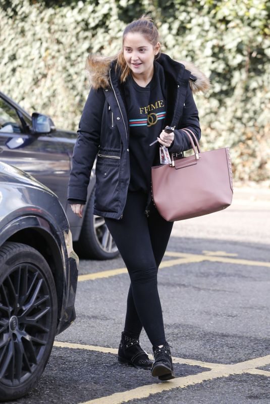 JACQUELINE JOSSA Arrives at Estate Agent’s in London 02/01/2018