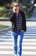 JENNIFER GARNER Out and About in Los Angeles 02/09/2018