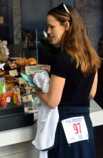 JENNIFER GARNER Out for Coffee and Goodies at Tavern in Brentwood 02/11/2018