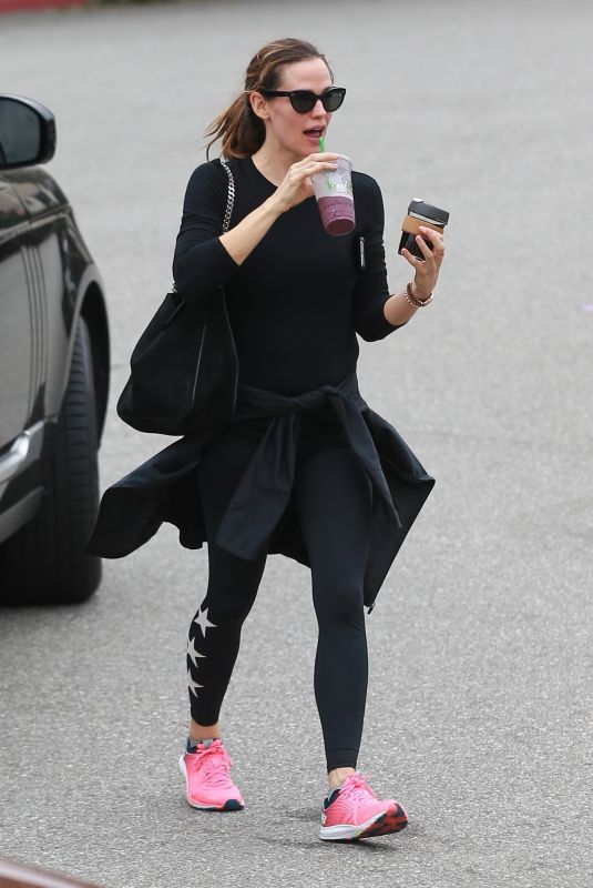 JENNIFER GARNER Out in Brentwood 02/10/2018