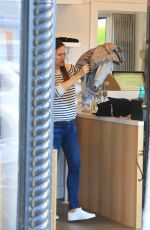 JENNIFER GARNER Out Shopping in Brentwood 02/13/2018