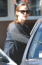 JENNIFER GARNER Shopping for Flowers in Brentwood 02/15/2018