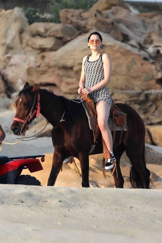 JESSIE J Riding a Horse in Cabo San Lucas 02/19/2018