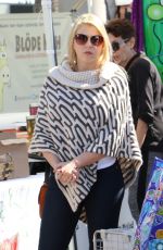 JODIE SWEETIN Shopping at Farmers Market in Studio City 02/25/2018