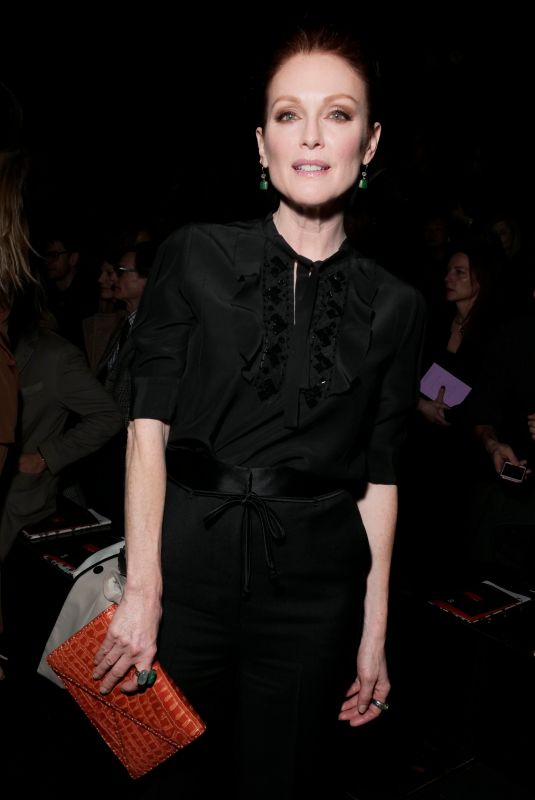 JULIANNE MOORE at Bottega Veneta Show at New York Fashion Week 02/09/2018