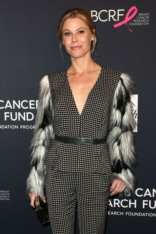 JULIE BOWEN at Womens Cancer Research Fund Hosts an Unforgettable Evening in Los Angeles 02/27/2018