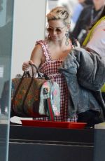 KATE HUDSON Flies Out of Sydney 02/20/2018