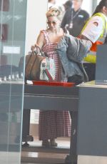 KATE HUDSON Flies Out of Sydney 02/20/2018
