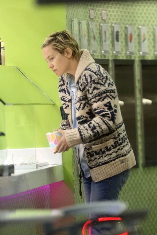 KATE HUDSON Out Shopping  in Los Angeles 02/26/2018