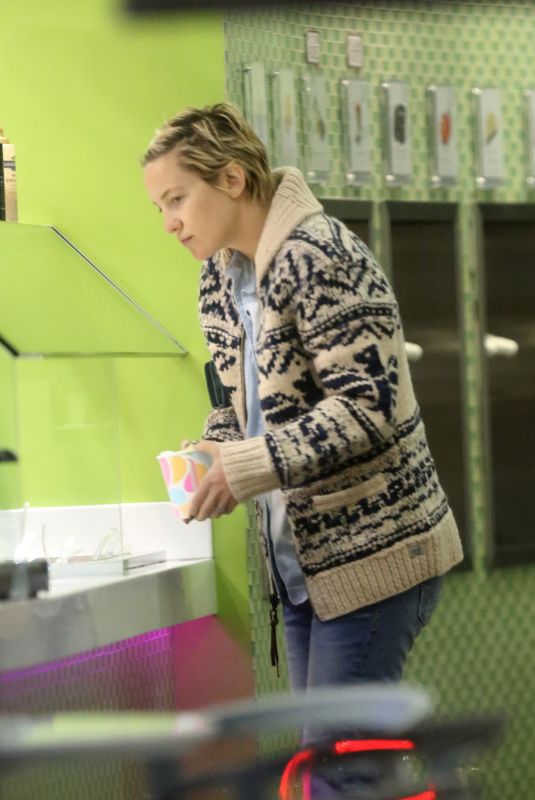 KATE HUDSON Out Shopping  in Los Angeles 02/26/2018