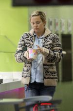 KATE HUDSON Out Shopping  in Los Angeles 02/26/2018