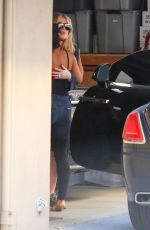 KHLOE KARDASHIAN Arrives at Friend