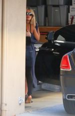 KHLOE KARDASHIAN Arrives at Friend