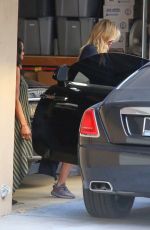 KHLOE KARDASHIAN Arrives at Friend