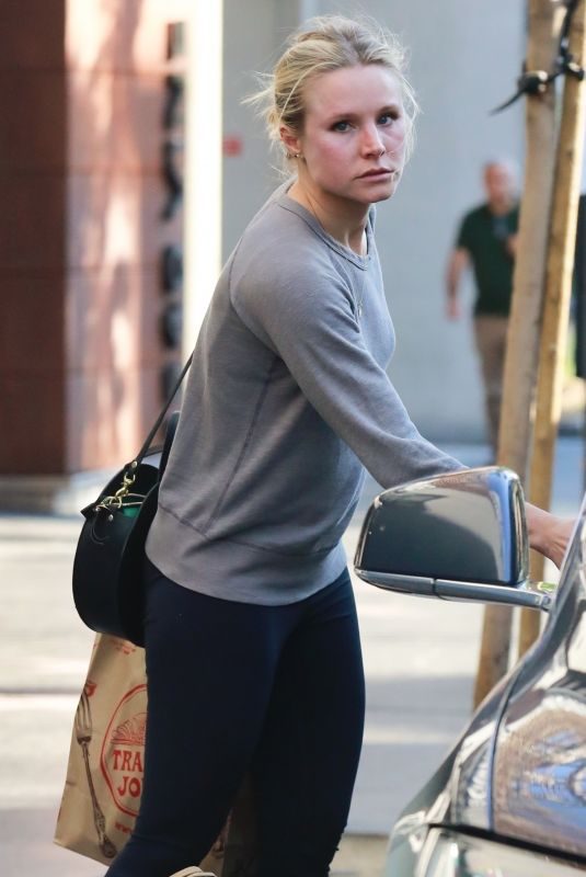KRISTEN BELL Shopping at Trader Joe’s in Hollywood 02/17/2018
