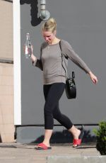 KRISTEN BELL Shopping at Trader Joe