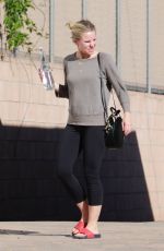 KRISTEN BELL Shopping at Trader Joe