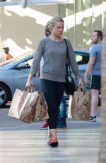 KRISTEN BELL Shopping at Trader Joe