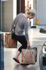 KRISTEN BELL Shopping at Trader Joe