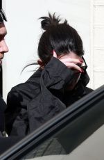 KYLIE JENNER Leaves a Doctor
