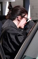 KYLIE JENNER Leaves a Doctor