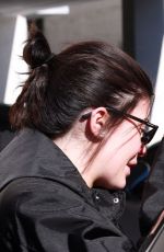 KYLIE JENNER Leaves a Doctor