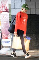MARGOT ROBBIE Shopping for Grocery in Los Angeles 02/05/2018