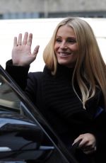 MICHELLE HUNZIKER Out for Lunch in Milan 02/12/2018