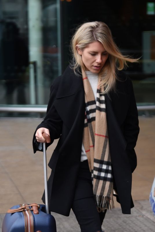 MOLLIE KING Arrives at Piccadilly Station in Manchester 02/08/2018