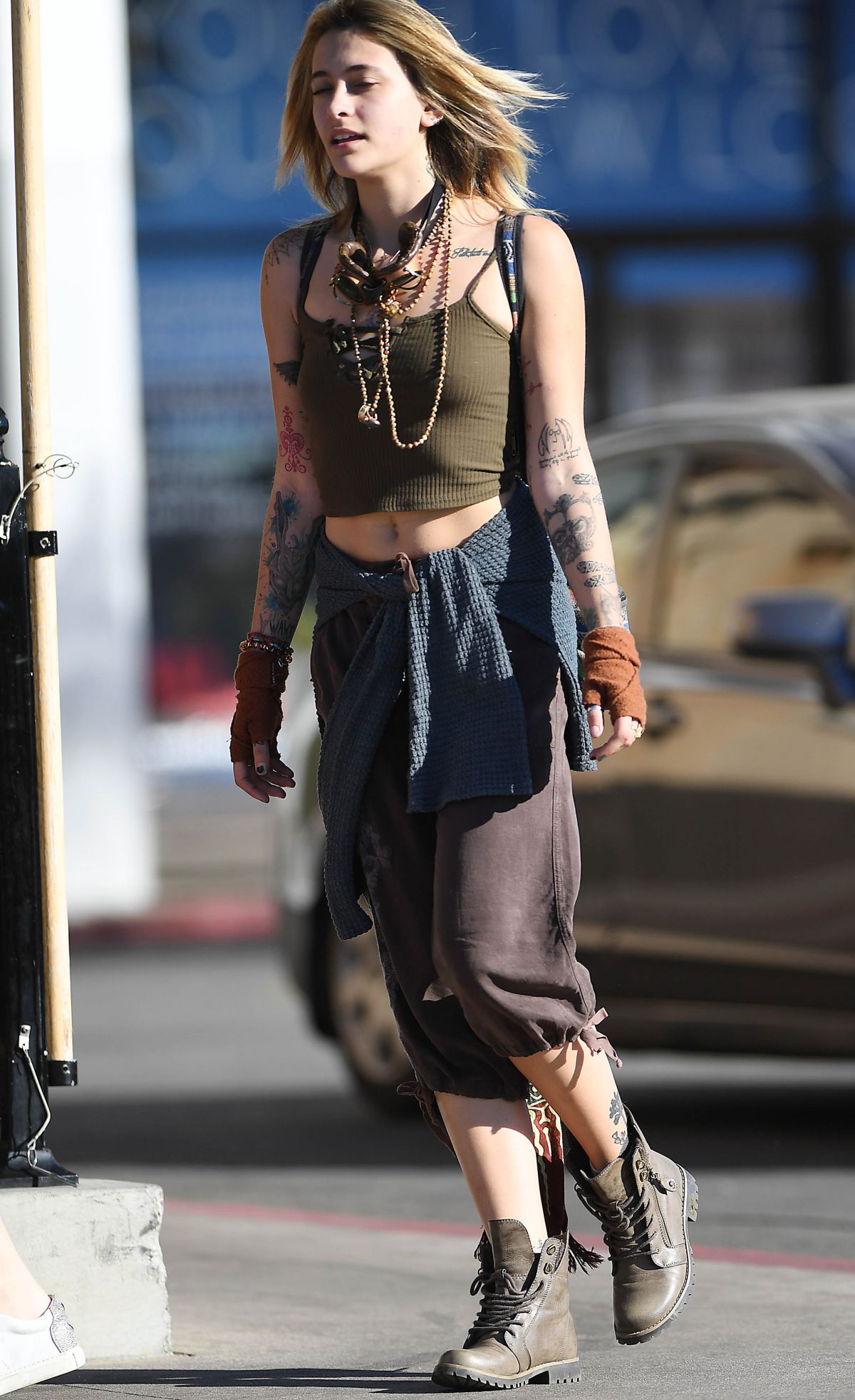 PARIS JACKSON Shows New Blonde Hair Out in Los Angeles 02 