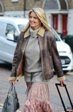 PENNY LANCASTER Leaves Mulberry Bush Pub in London 02/12/2018