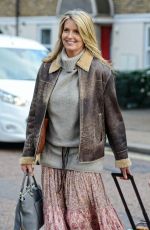 PENNY LANCASTER Leaves Mulberry Bush Pub in London 02/12/2018