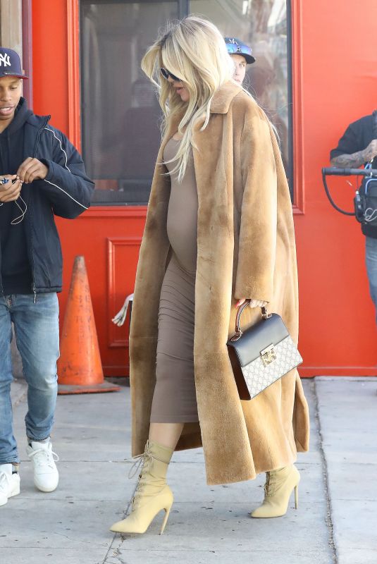 Pregnant KHLOE KARDASHIAN Arrives at a Baby Shop in Los Angeles 02/21/2018