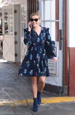 REESE WITHERSPOON at Brentwood Country Mart 02/13/2018