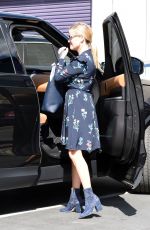 REESE WITHERSPOON at Brentwood Country Mart 02/13/2018
