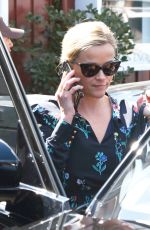 REESE WITHERSPOON at Brentwood Country Mart 02/13/2018