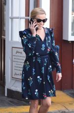 REESE WITHERSPOON at Brentwood Country Mart 02/13/2018