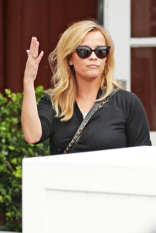 REESE WITHERSPOON Out for Lunch in Brentwood 01/30/2018