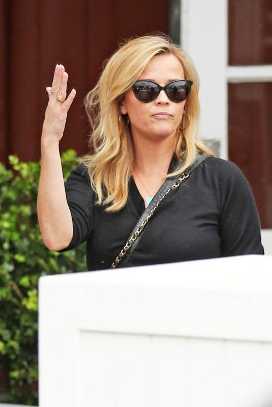REESE WITHERSPOON Out for Lunch in Brentwood 01/30/2018
