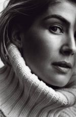 ROSAMUND PIKE in D La Repubblica, February 2018