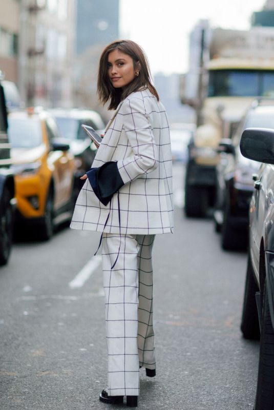 SARAH ELEN Out at New York Fashion Week 02/09/2018