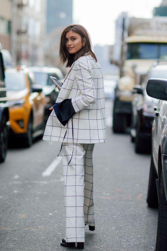 SARAH ELEN Out at New York Fashion Week 02/09/2018