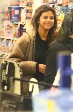 SELENA GOMEZ Shopping at Vons Supermarket in Los Angeles 02/21/2018
