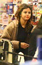 SELENA GOMEZ Shopping at Vons Supermarket in Los Angeles 02/21/2018