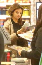 SELENA GOMEZ Shopping at Vons Supermarket in Los Angeles 02/21/2018
