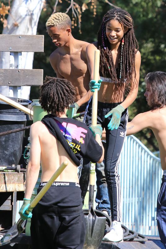 WILLOW and Jaden SMITH Out and About in Los Angeles 02/16/2018