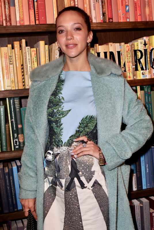 ZOE BUCKMAN at Alice + Olivia Fashion Show at NYFW in New York 02/13/2018