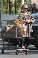 AMY POEHLER Shopping at Bristol Farms in Beverly Hills 03/30/2018